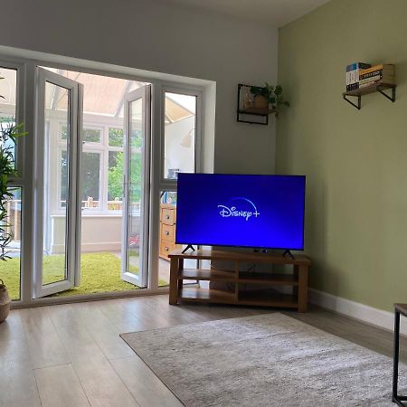 Accessible 3-Bedroom Bungalow With Patio +Driveway Southampton Buitenkant foto