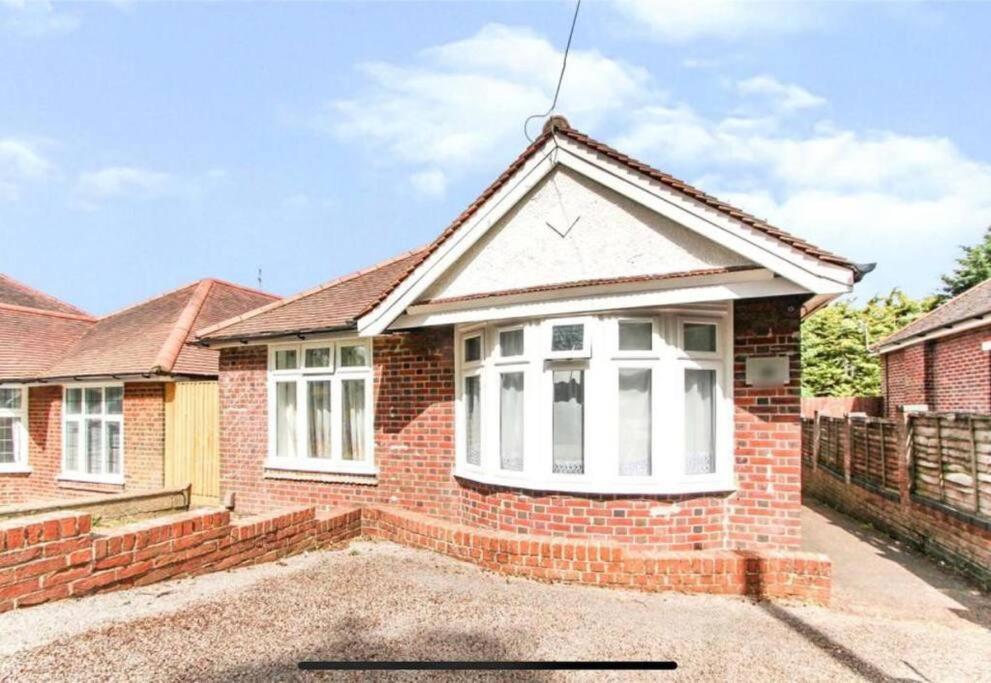 Accessible 3-Bedroom Bungalow With Patio +Driveway Southampton Buitenkant foto