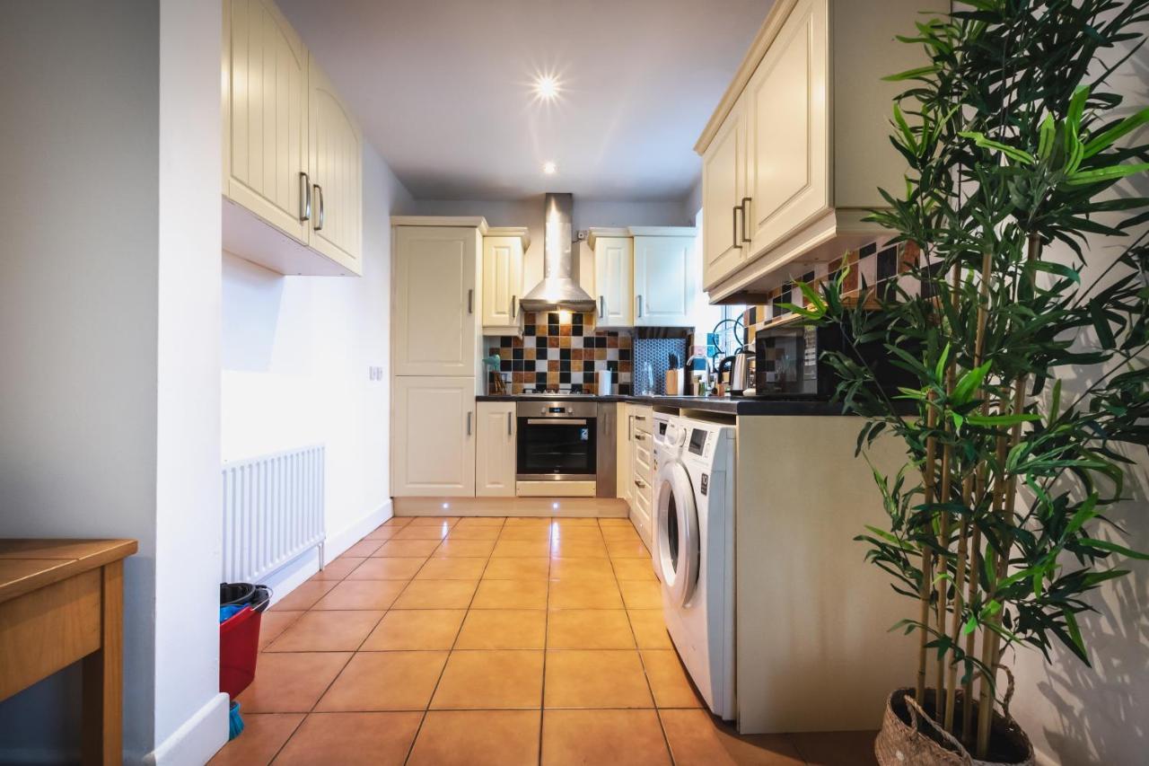 Accessible 3-Bedroom Bungalow With Patio +Driveway Southampton Buitenkant foto