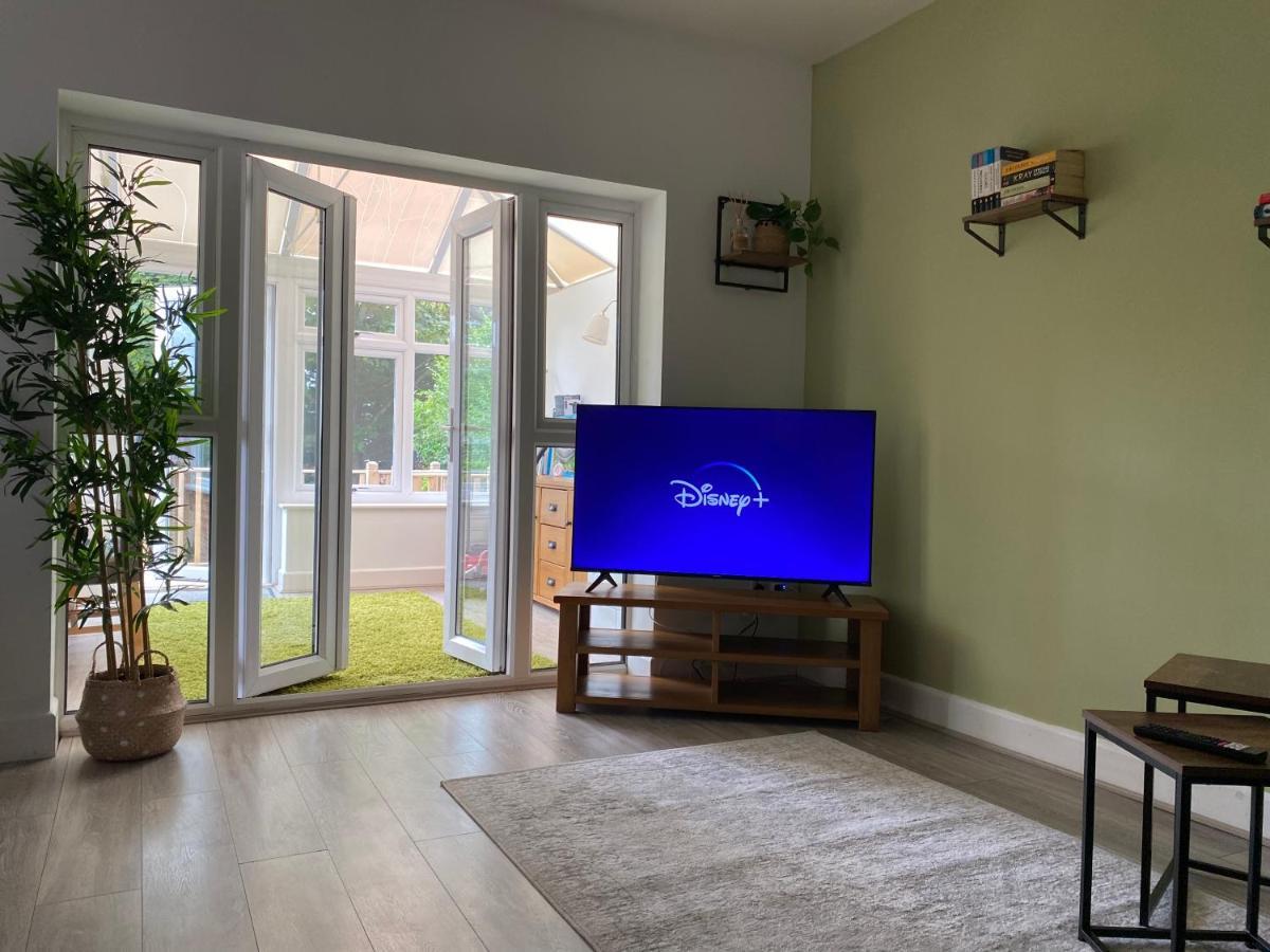Accessible 3-Bedroom Bungalow With Patio +Driveway Southampton Buitenkant foto
